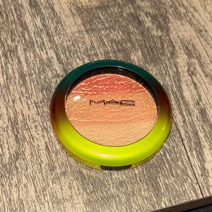 MAC COSMETICS “Freshen Up” High-Light Powder